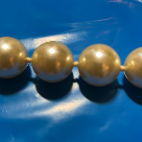 Extra Chunky Faux  Pearl Necklace / Chocker - Picture 5 of 6